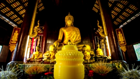 candle in templeの写真素材