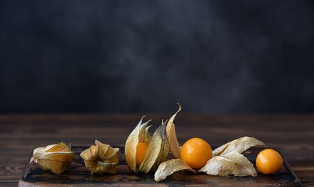 ripe berry physalis in a boxの写真素材