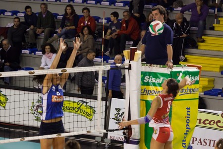 PISA, ITALY - OCTOBER, 31: Volleyball Italian Women A2 League, Chieri vs Biancoforno Santa Croce at PalaParenti on Oct 31 2010, Pisa, Italyのeditorial素材