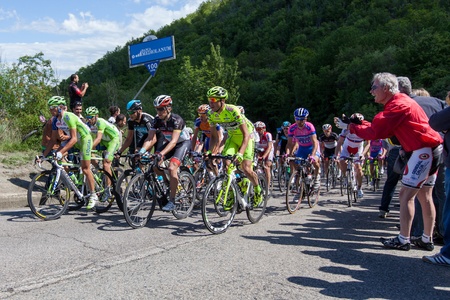 POGGIO ALLA CROCE, FIRENZE, ITALY - MAY 16: Main group climbing to gpm during the 11th stage of 2012 Giro d'Italia on May 16, 2012 in Poggio alla Croce, Firenze, Italyのeditorial素材