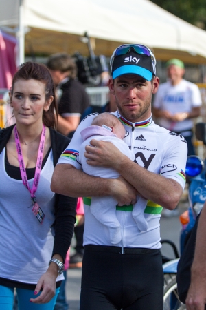 MONTECATINI TERME, ITALY - MAY 16: Mark Cavendishwith his Wife and daughter after the 11th stage of 2012 Giro dのeditorial素材