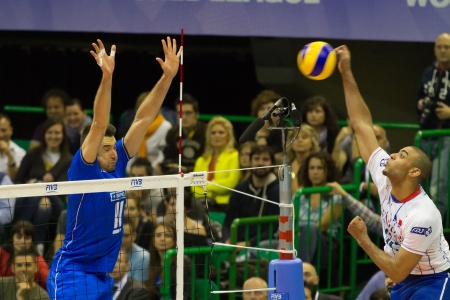 FLORENCE, ITALY - MAY 19: Italian block in action during a World League match between Italy and France at Mandela Forum, Florence, Italy on May 19 2012のeditorial素材