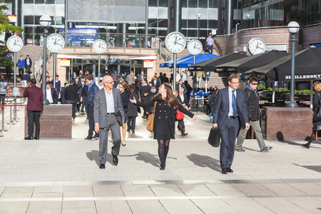 LONDON, UNITED KINGDOM - OCTOBER 30: Commuters in Canary Wharf, the Financial District of the city on October 30, 2013 in London, United Kingdom.のeditorial素材