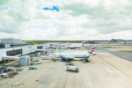 LONDON, UK - MAY 7, 2015: British Airways Boeing 777 at Gatwick LGW airport during refueling operationsのeditorial素材
