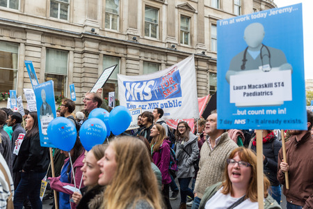 LONDON, UK - OCTOBER 17, 2015: Thousands Junior doctors marching in London streets to campaign against NHS contract changesのeditorial素材