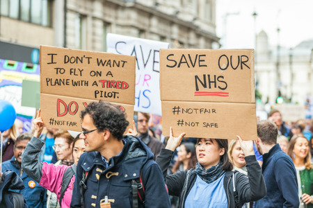 LONDON, UK - OCTOBER 17, 2015: Thousands Junior doctors marching in London streets to campaign against NHS contract changesのeditorial素材