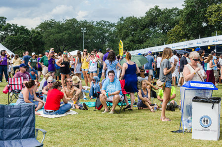 NEW ORLEANS, LA - OCTOBER 11, 2014: Crowd and food booths at Seafood Festival in City Parkのeditorial素材
