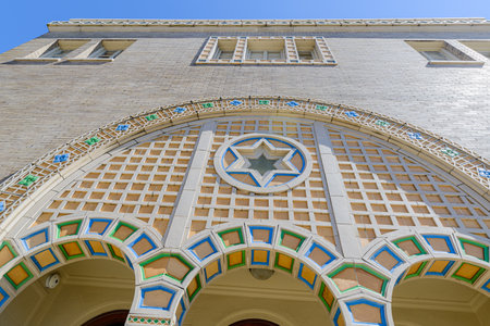 NEW ORLEANS, LA, USA - OCTOBER 10, 2020: Side of Touro Synagogue on St. Charles Avenue showing architectural detailsのeditorial素材