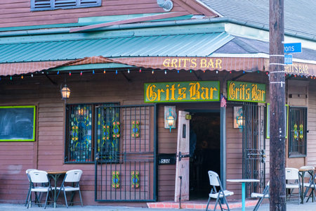 NEW ORLEANS, LA, USA - OCTOBER 18, 2020: Front of colorful Grit's Bar on Lyons Street in Uptown neighborhoodのeditorial素材