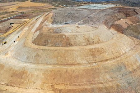 PROFILING PLATFORMS AND SLOPES WITH HEAVY MACHINERY ON LEACHING PADS AT MINE CLOSURES