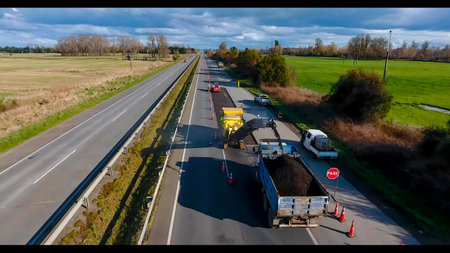 Process of extracting old asphalt from roads for renovation