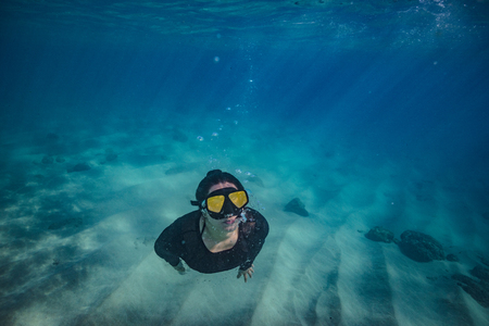 Freediving girl bubbled air bubblesの写真素材