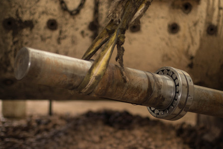 shaft hanging from a ropeの写真素材