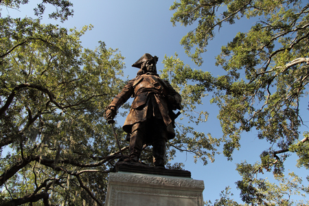 The imposing James Oglethorpe monument presides over Chippewa Square July 22, 2017 in Savannah, Georgiaのeditorial素材