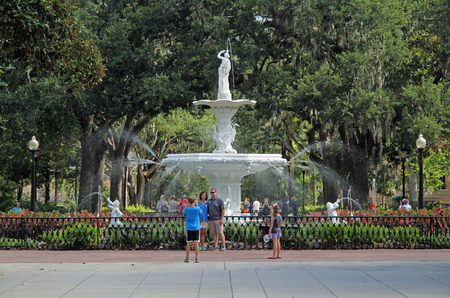 SAVANNAH, GA â JULY 23: A popular attraction on the north end of Forsyth Park is the ornate fountain that was built in 1858, just prior to the Civil War July 23, 2017 in Savannah, GAのeditorial素材