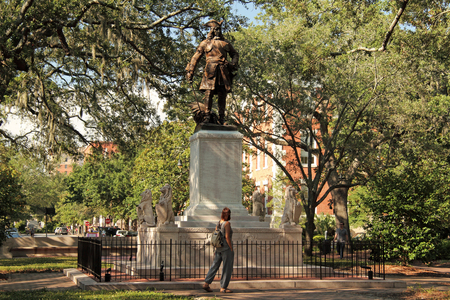 The imposing James Oglethorpe monument presides over Chippewa Square July 22, 2017 in Savannah, Georgiaのeditorial素材