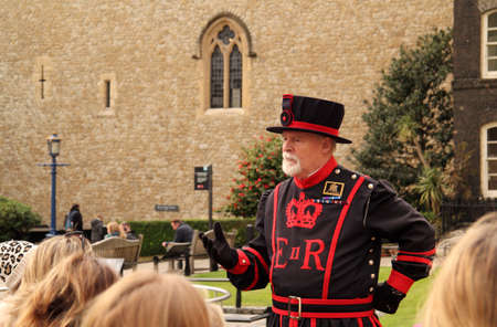 Members of the Tower Guard protect the Jewel House, which houses the British Crown Jewels within the Tower of London complexのeditorial素材