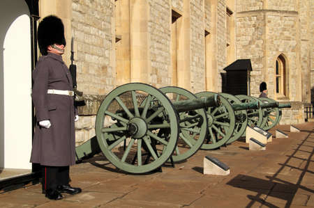 Members of the Tower Guard protect the Jewel House, which houses the British Crown Jewels within the Tower of London complexのeditorial素材