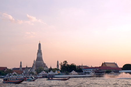 Wat Arun Buddhist religious places at sunset.の写真素材