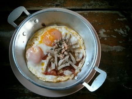 Morning food on the tableの素材