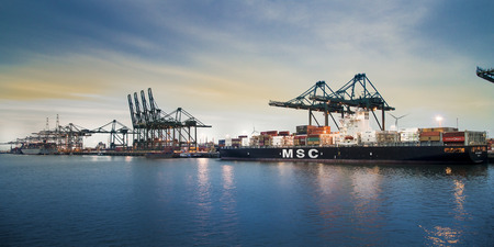 nightshift in Deurganckdock Anwerp unloading containersの写真素材