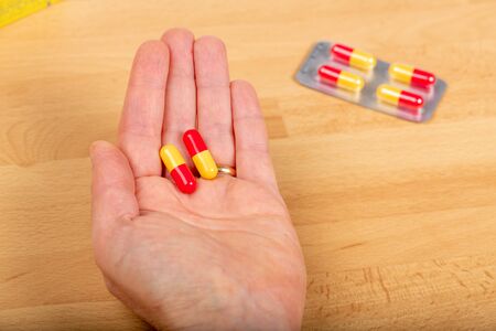 Medicine : capsules in the hand of a woman
