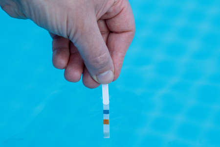 Check the pH of a private swimming poolの写真素材