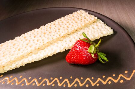fresh strawberry and diabetic diet crunches - crispy waffle bread from wheat, texture close-upの写真素材