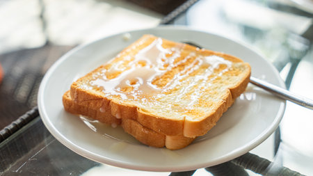 Popular breakfast photos Sliced â€‹â€‹bread with edges The toast was nicely toasted....
