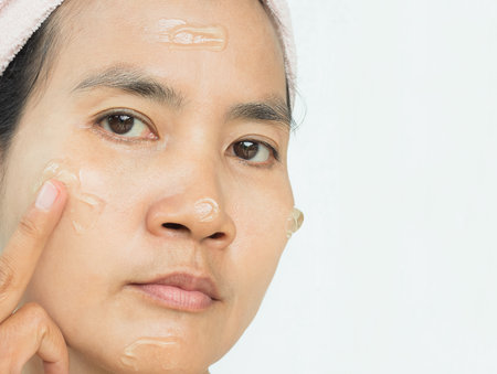 Gel Face Aloe Vera Skin, Woman Apply Cream Moisture Body Hand, Mask Care Injury Illness Hygiene Facial Serum Medicine Spa in Home, Young Grirl Portrait Beauty Asian, Card Costmetic Treatment Lotion.の写真素材