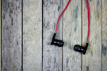 earphones put on wood plank, life style backgroundの写真素材