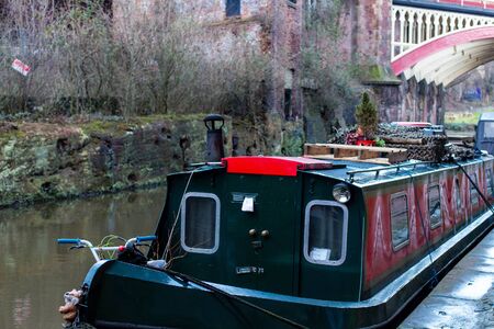 MANCHESTER, UNITED KINGDOM - 5 March, 2016: A houseboat on a canal in the city of Manchester in the north of England.のeditorial素材