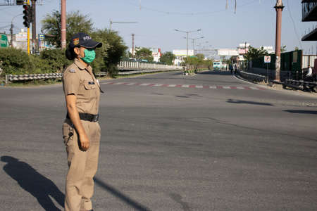 Dehradun, Uttarakhand/India - September 06 2020:Women police on duty, wearing face mask.のeditorial素材