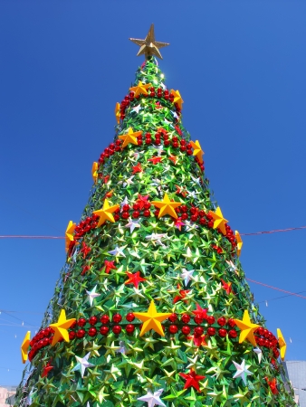 Melbourne, Australia - November 14, 2005: Beautiful Christmas Tree Decoration in the city of Melbourne Australia.  Christmas is a Christian holiday celebrated on December 25 of every year.のeditorial素材