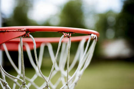 A close shot of a basketball hoop with a blurred backgroundの写真素材