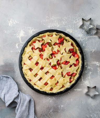 A vertical selective closeup shot of a strawberry pie with starsの写真素材