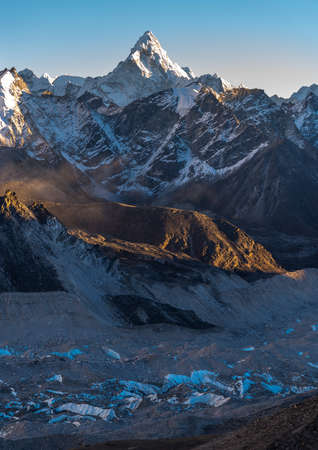 A vertical shot of the Khumbu and the Ama Dablam with a vlue sky in the backgroundの写真素材