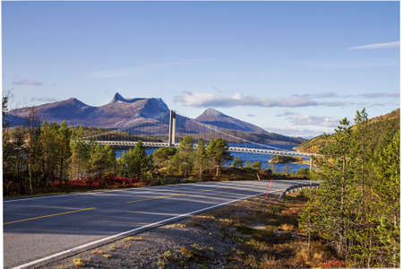 A road in the middle of green mountainous scenery in Norway