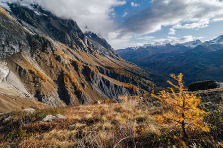 A high angle shot of the Alpine valley of Aosta near Courmayeur and Chamonix towns in Mont Blancの写真素材