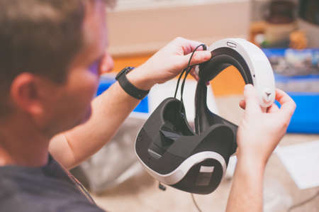 A closeup shot of a male putting on the virtual reality headsetの写真素材