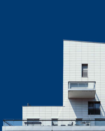 A vertical low angle shot of a beautiful white building under the blue skyの写真素材
