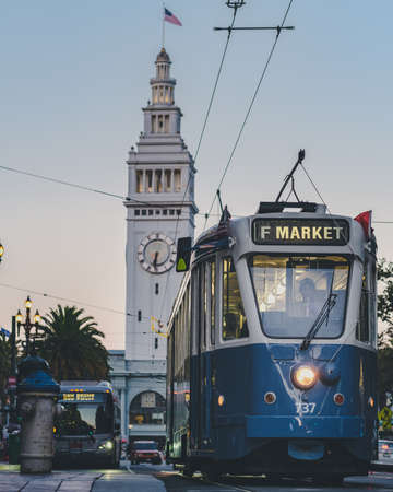 A vertical shot of metro on the street with the California Tower in the backgroundのeditorial素材