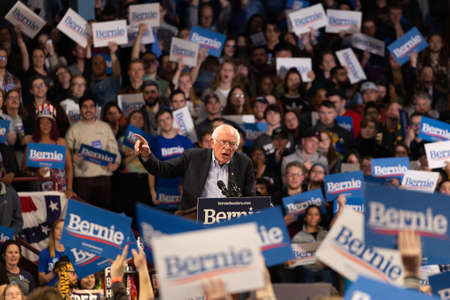 MINNEAPOLIS, UNITED STATES - Nov 03, 2019: A scene from the heated rally of Bernie Sanders with the crowd holding banners actively cheering in Minneapolis, Minnesotaのeditorial素材