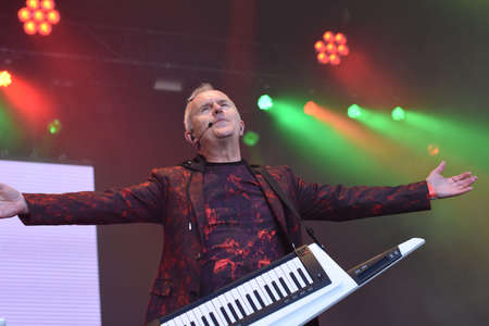 BRISTOL, ENGLAND, UNITED KINGDOM - Jun 03, 2017: Singer-songwriter Howard Jones in performance at the Let's Rock Retro music festival, Ashton Court, Bristol, England. 3 June 2017.のeditorial素材