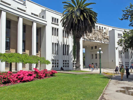 CONCEPCION, CHILE - Nov 03, 2017: vistas del exterior e interior de la campus principal de la universidadのeditorial素材