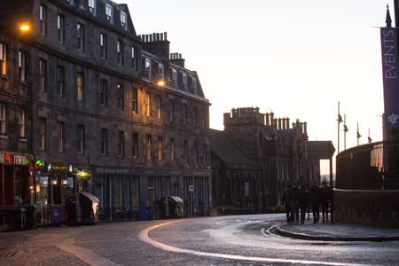 EDINBURGH, UNITED KINGDOM - Dec 15, 2017: Street view of Johnston Terrace as seen from Castle Hill/Upper Bow, Edinburgh, Scotland during twilight hoursのeditorial素材