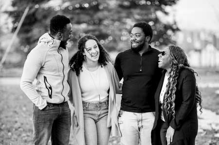 A cute greyscale shot of friends joking and laughing togetherのeditorial素材
