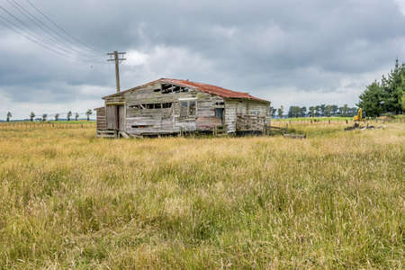 FOXTON, NEW ZEALAND - Dec 30, 2019: A wooden barn in the middle of a farm captured in Foxton, New Zealandのeditorial素材