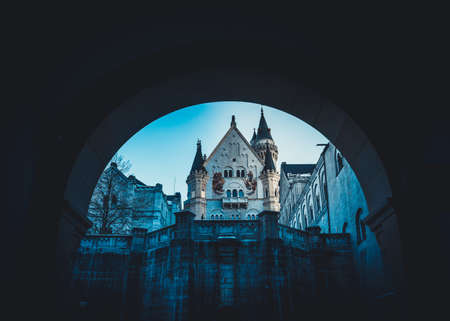 A low angle shot of a beautiful white castle from the inside of an archのeditorial素材