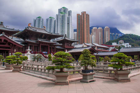 HONG KONG, CHINA - Jul 09, 2019: A beautiful shot of a park in the middle of the city in Hong Kong, Chinaのeditorial素材